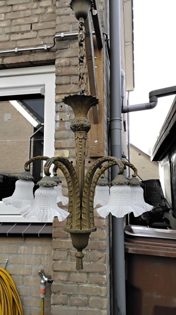 Bronzen hanglamp, Ophalen