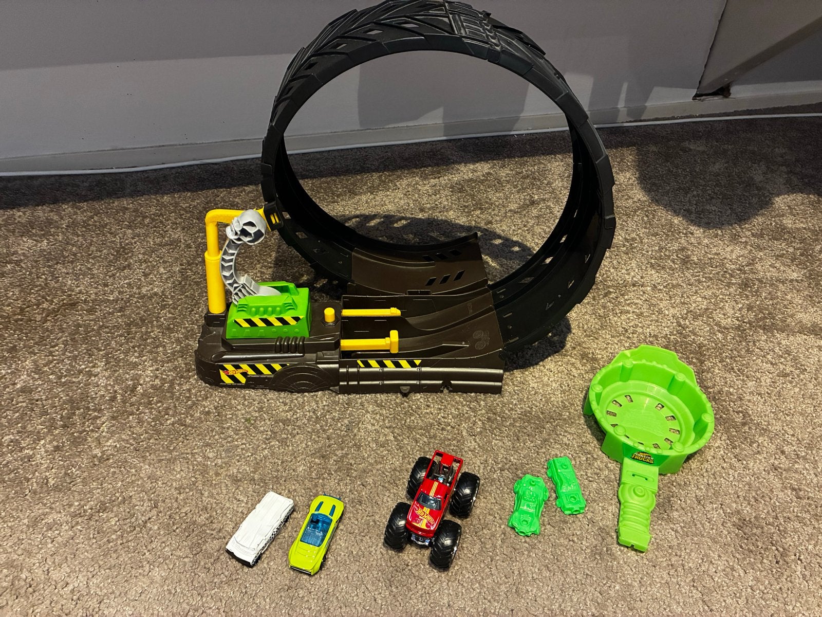Hot Wheels Monster Trucks Racebaan met Looping en Auto's, Ophalen, Racebaan, Zo goed als nieuw, Met looping