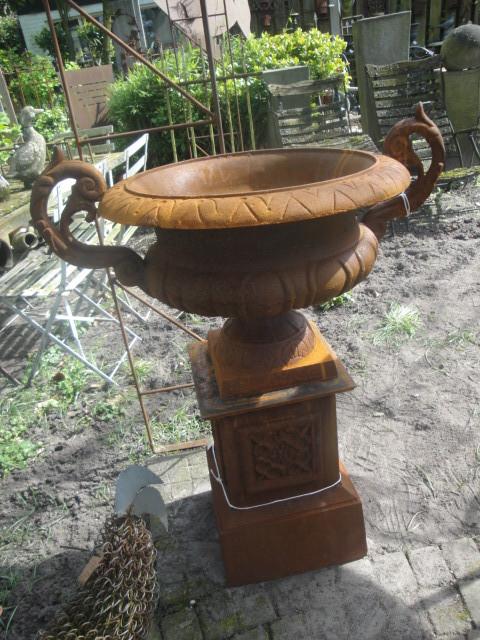 hele grote gietijzeren vaas plus zuil, Tuin en Terras, Tuinvazen, Ophalen, Nieuw