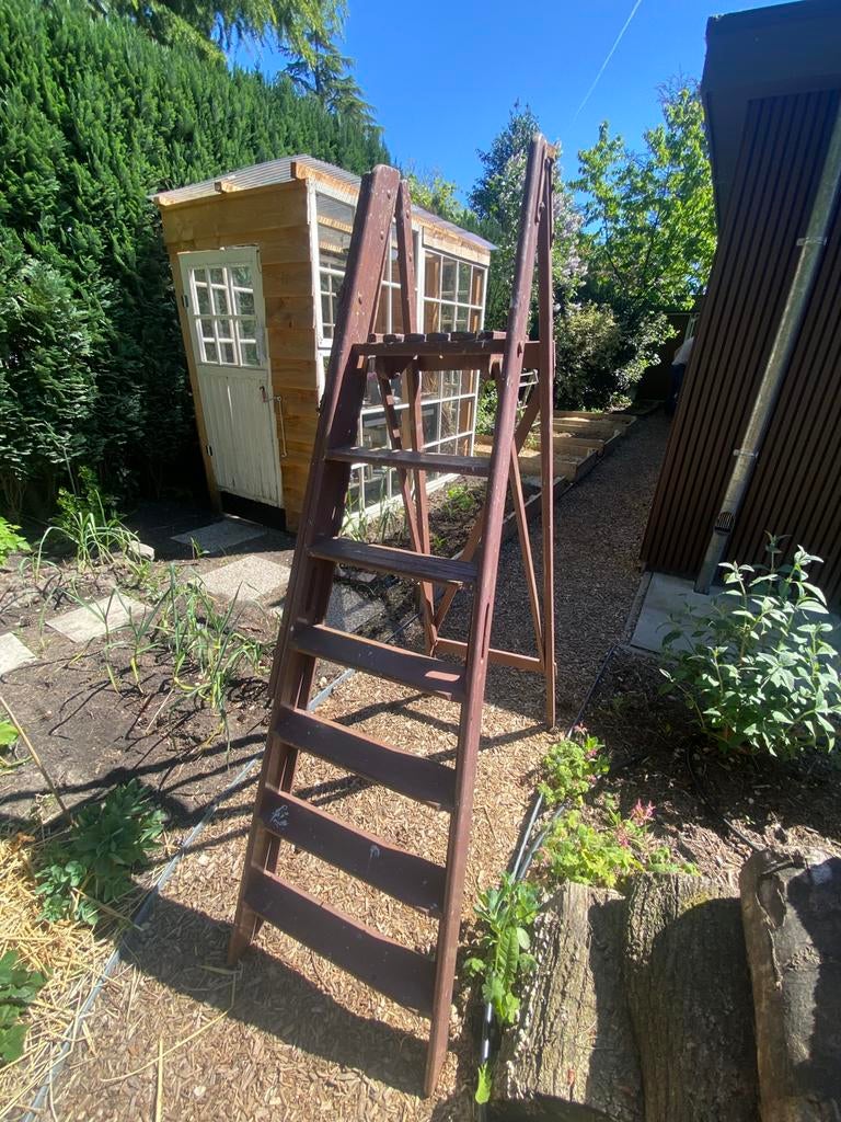 Vintage hardhouten trap, Ophalen