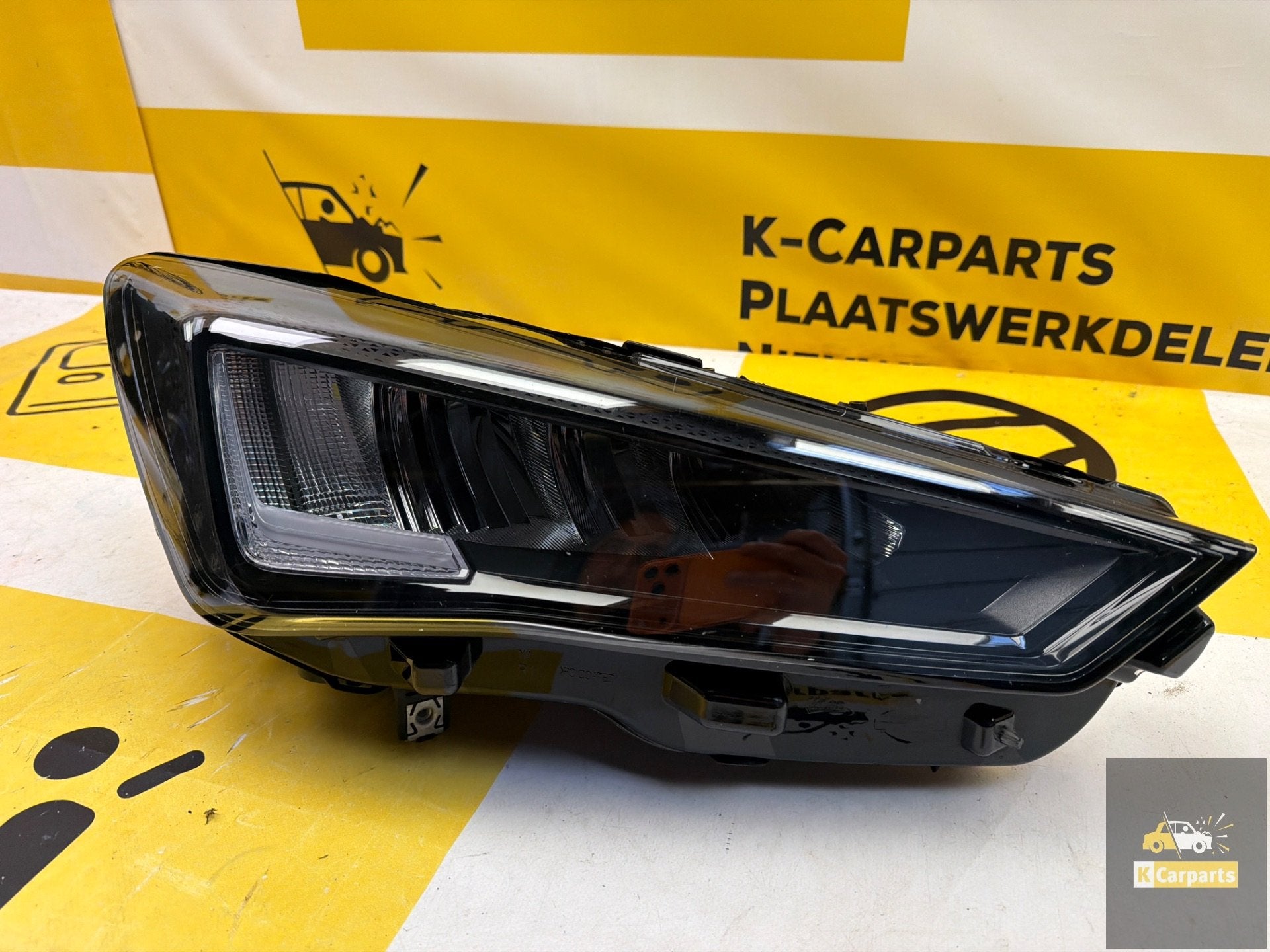 Seat Cupra Leon 5FA LED Koplamp rechts 5FB941006D, Auto-onderdelen, Verlichting, Gebruikt, Autovia A-2, Km 585 585
08760  Martorell, ES