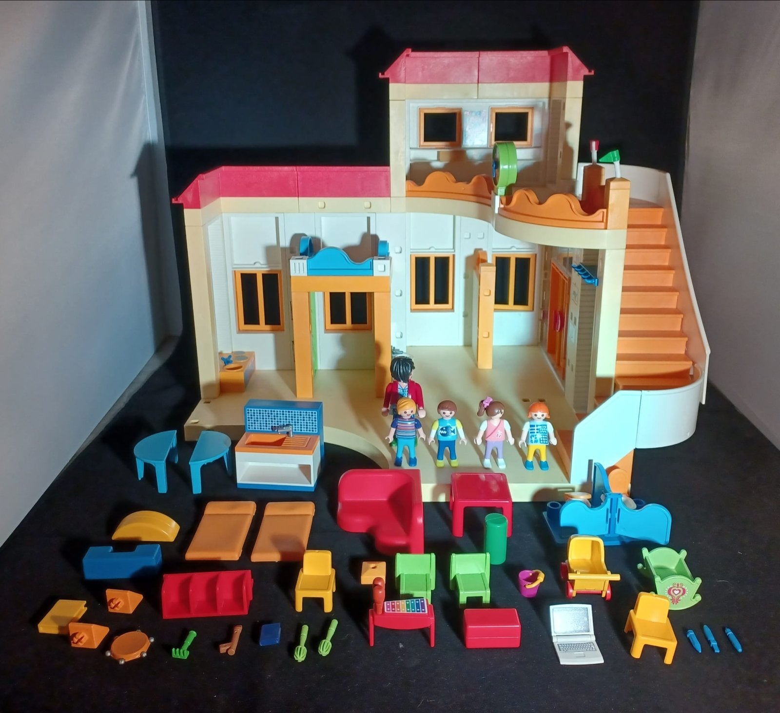 Playmobil Kinderdagverblijf met veel accessoires, Kinderen en Baby's, Speelgoed | Playmobil, Zo goed als nieuw, Complete set, Gebouw