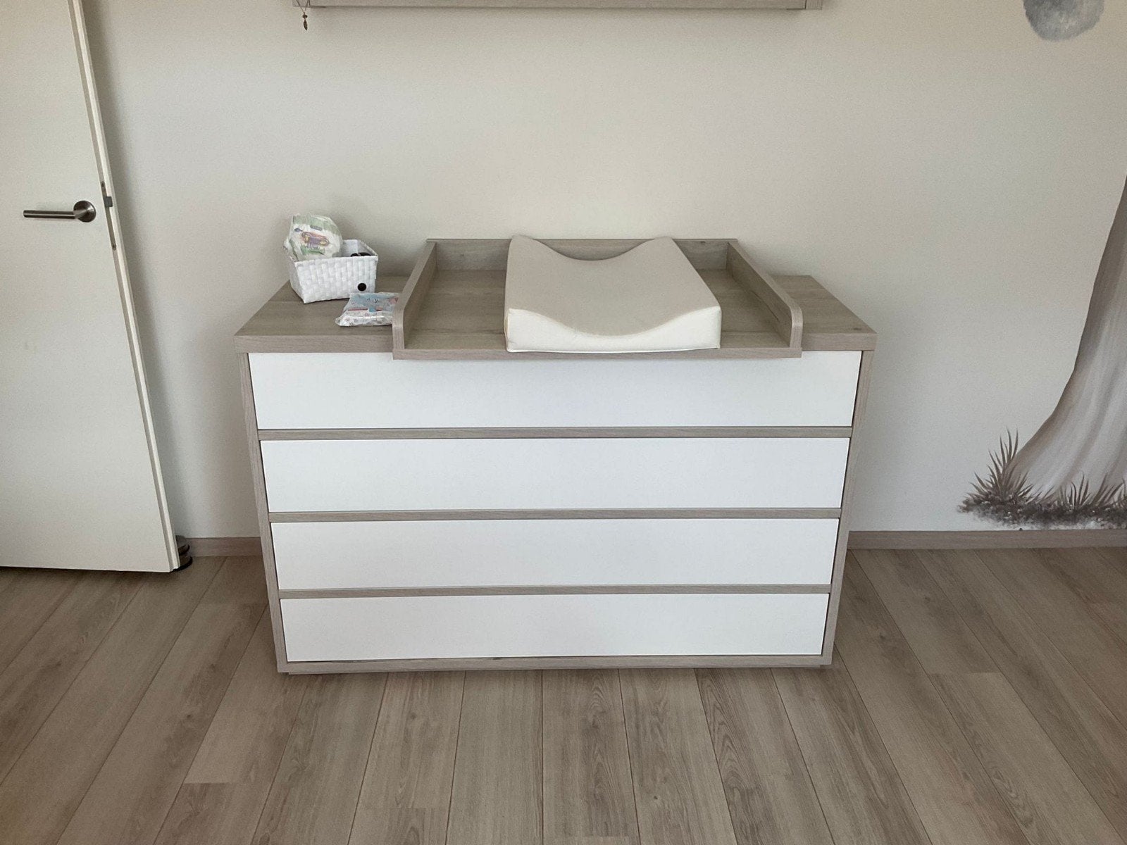 Mooie stevige comode, Kinderen en Baby's, Kinderkamer | Commodes en Kasten, Gebruikt, Commode, 90 tot 105 cm, 100 cm of meer, 50 tot 70 cm