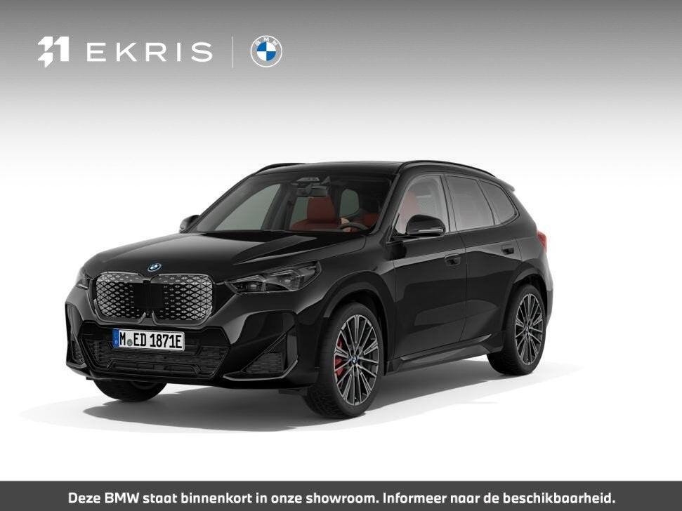 BMW iX1 xDrive30 M Sport Edition | High Executive | M Sportp, Auto's, BMW, Automaat, 467 km, Zwart, 67 kWh