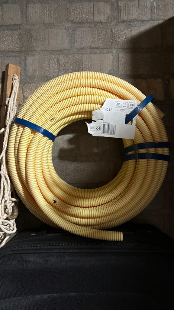Nieuwe PVC flexibele buis 2 m - 16 mm 5/8 inch voor elektra, Ophalen of Verzenden, Nieuw, Kabel of Snoer