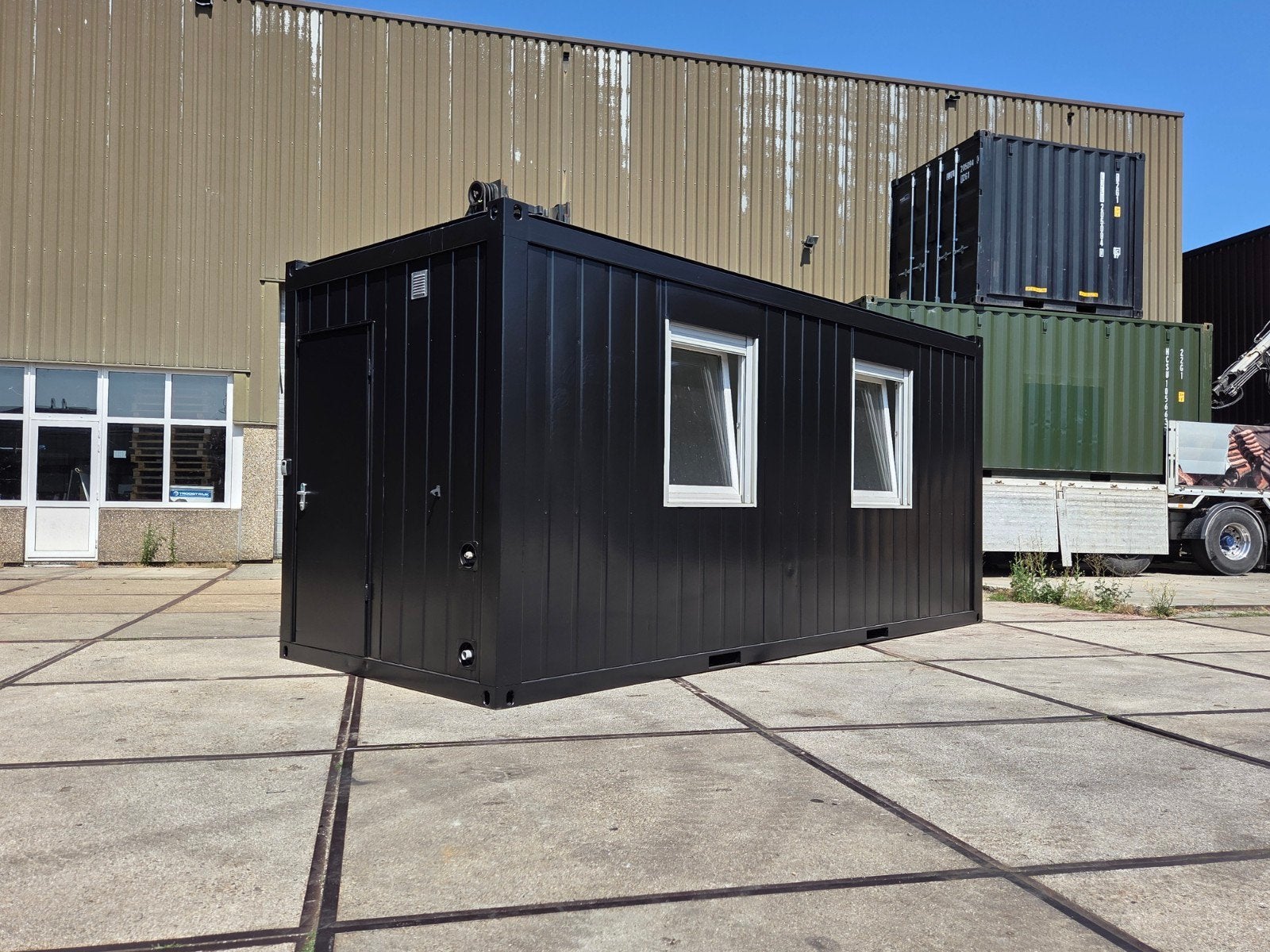 schaftkeet kantoorunit unit met keukenblok 20ft zwart