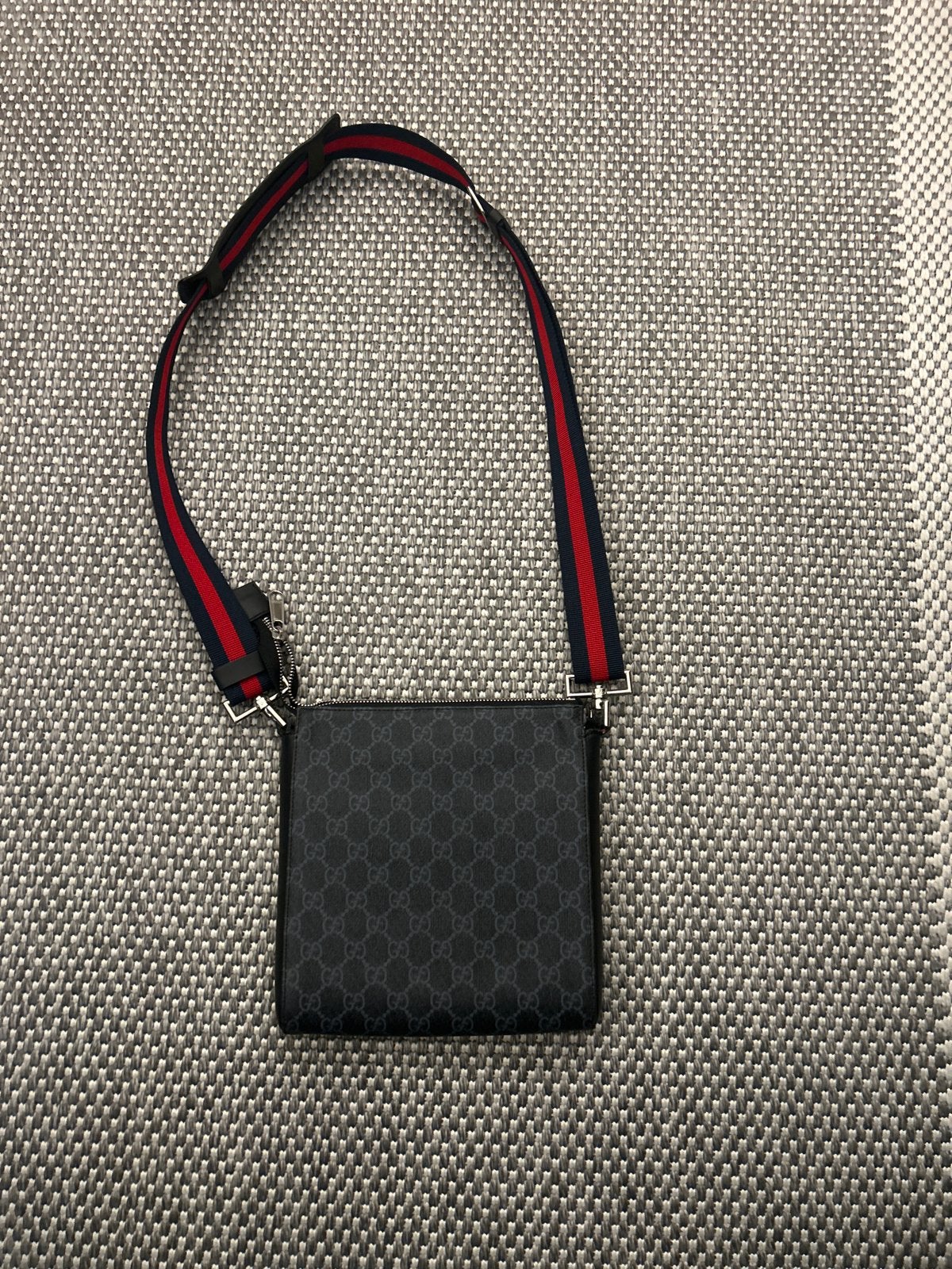 Gucci GG Supreme Messenger Tas Zwart met Webband, Sieraden, Tassen en Uiterlijk, Tassen | Schoudertassen, Zwart, Zo goed als nieuw