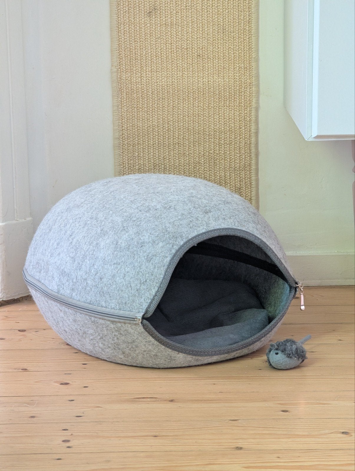 Kattenmand Trixie - Relax Iglo - Lichtgrijs - 44X38X26cm, Ophalen of Verzenden, Zo goed als nieuw