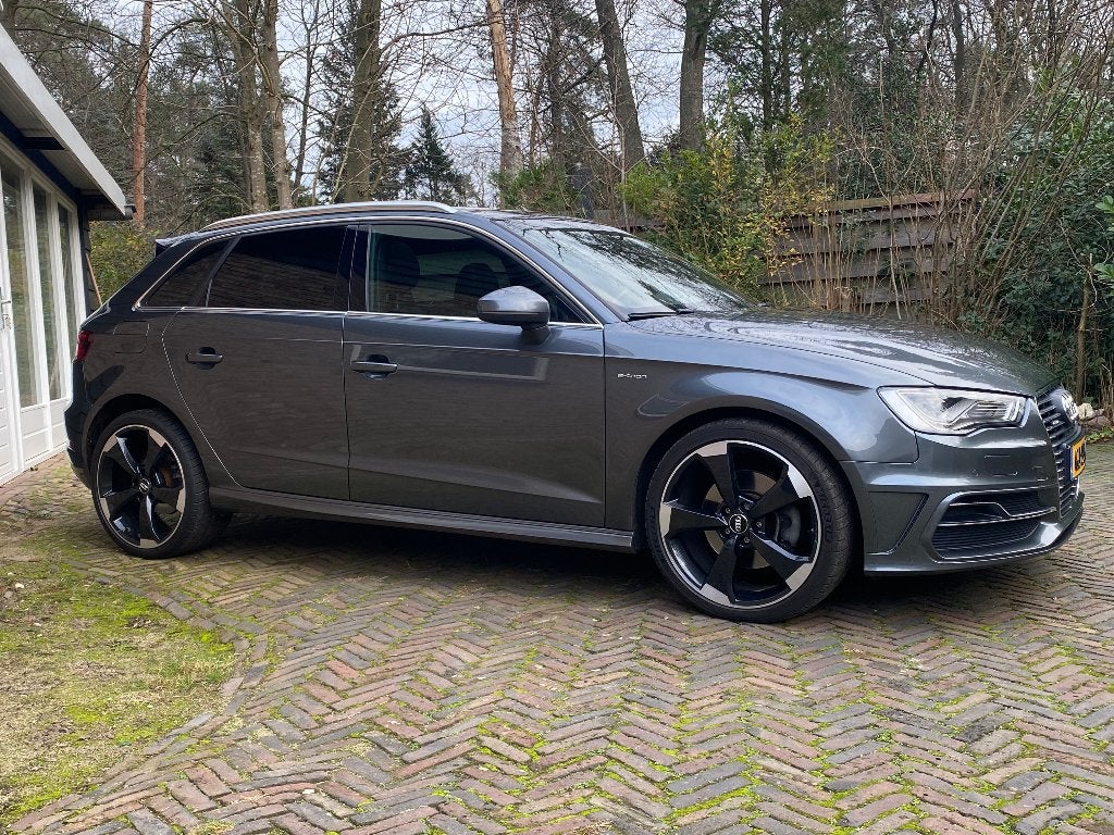Audi RS3 19 inch OEM rotor velgen breedset zgan zomerbanden, Ophalen