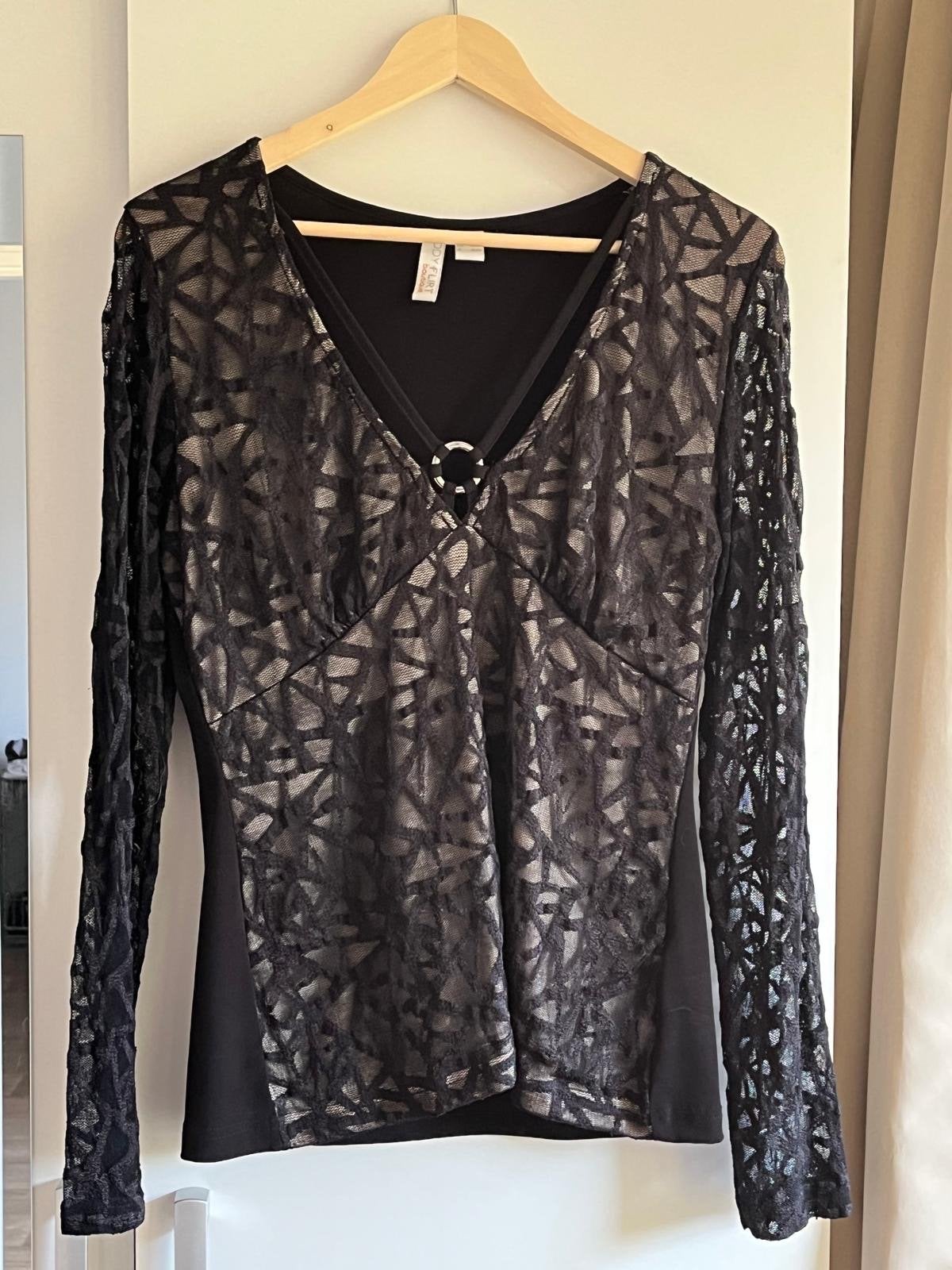 Luxe top met kant en lange mouwen - Maat 40/42, Kleding | Dames, Tops, Maat 38/40 (M), Zwart, Ophalen of Verzenden, Zo goed als nieuw