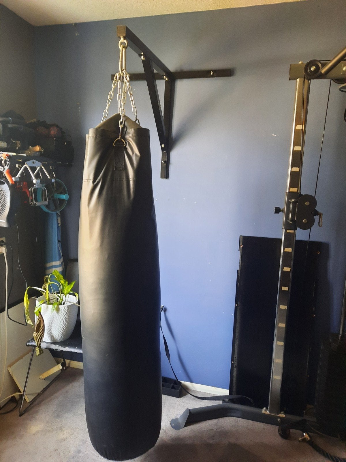 Bokszak inclusief muur ophang bruce lee, Ophalen, Zo goed als nieuw, Bokszak