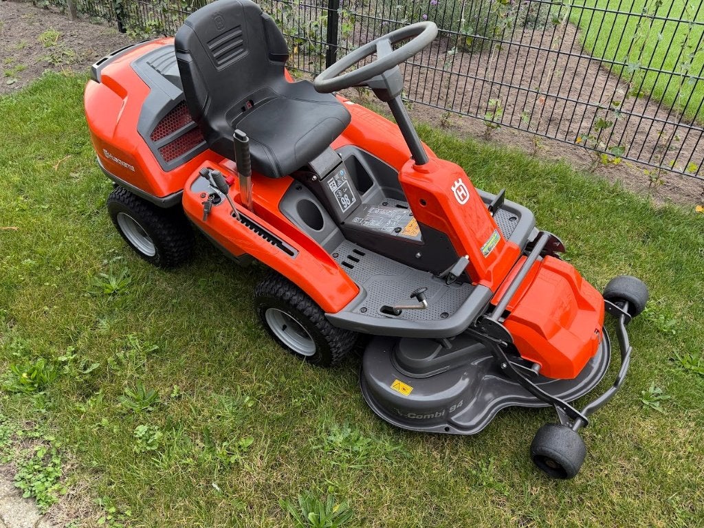 husqvarna rider R214TC briggs en stratton  2 cylinder, Ophalen, Cirkelmaaier, Gebruikt, Benzine-grasmaaier
