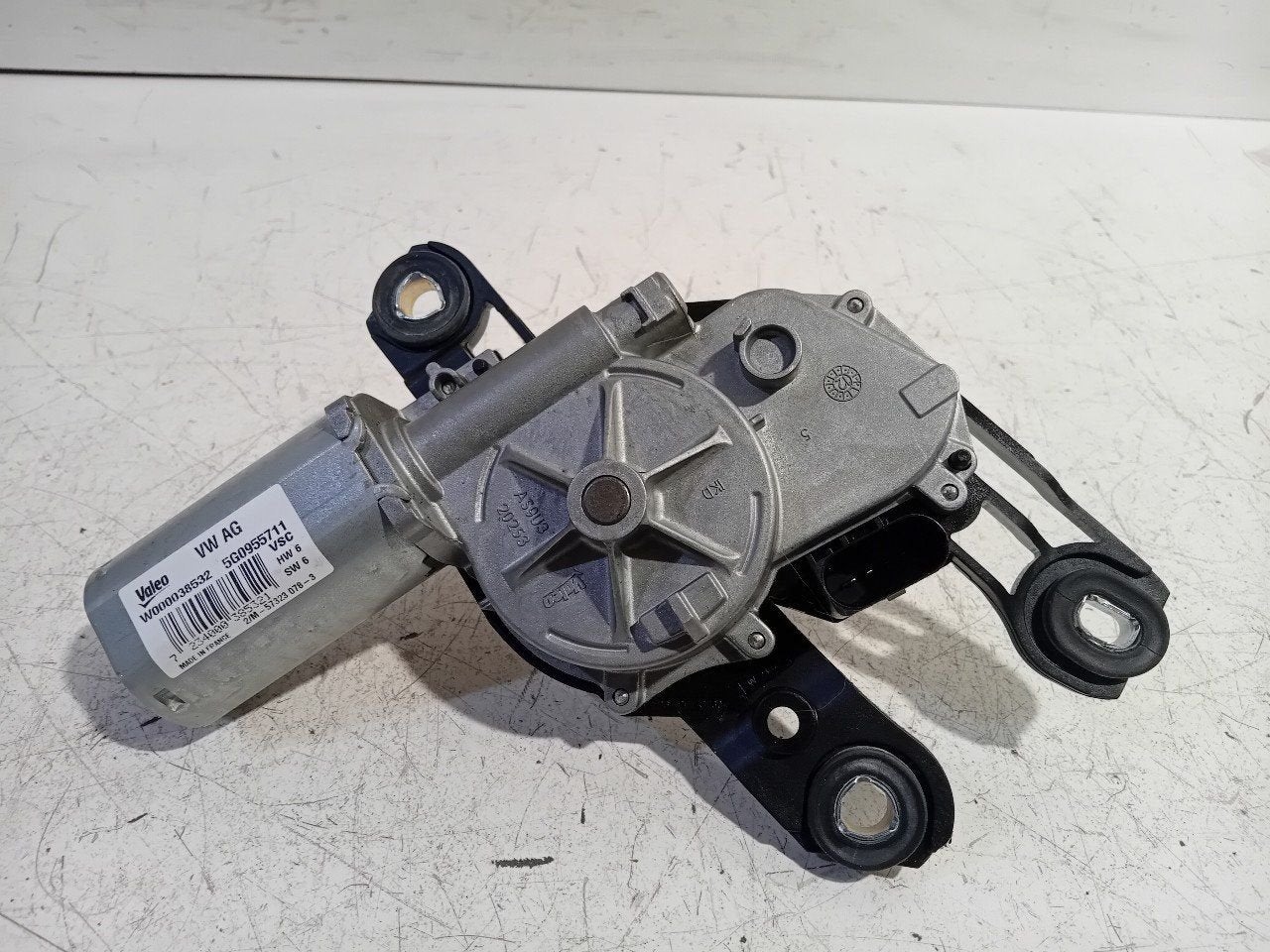 Ruitenwissermotor achter Volkswagen Golf, Onderdelen@venauto.nl, Van der Ven Autorecycling B.V., Gebruikt, Ettenseweg 76, 4706 PB Roosendaal, The Netherlands