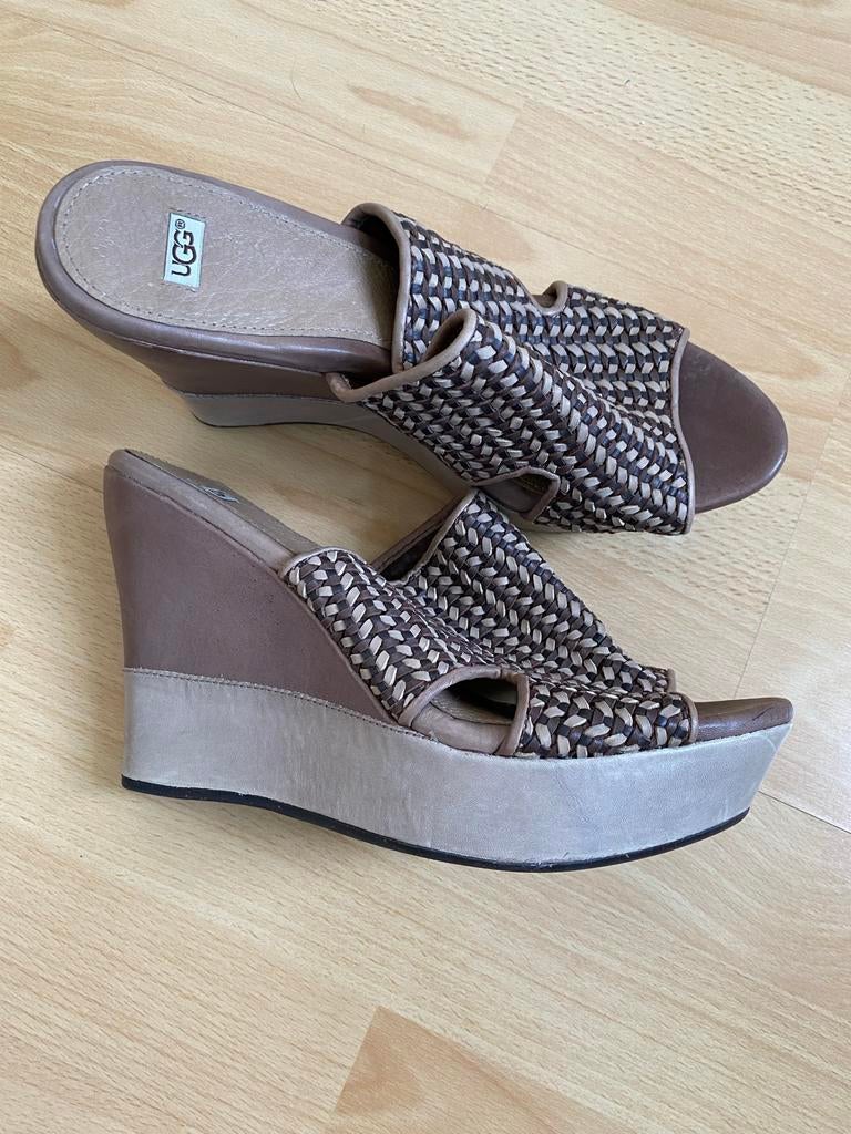 UGG sleehak sandalen maat 40, Bruin, Verzenden, Sandalen of Muiltjes, Zo goed als nieuw