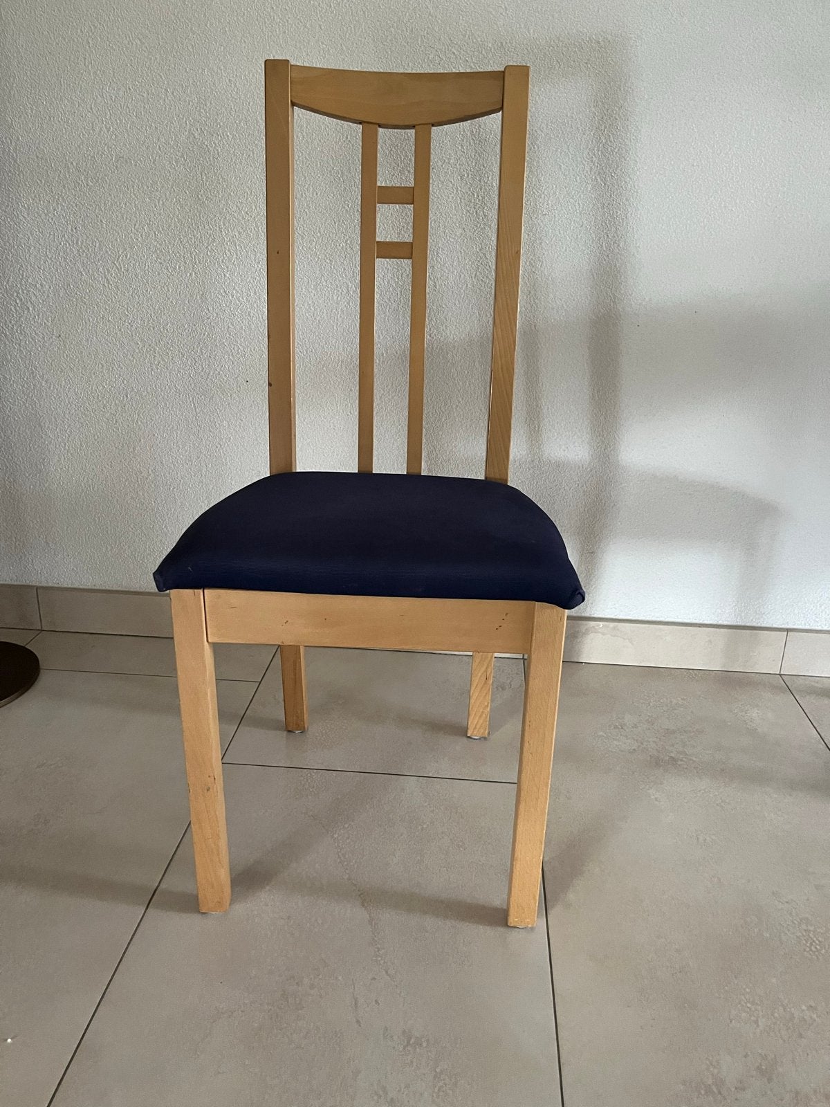 Houten stoel met donkerblauwe stoffen zitting, Huis en Inrichting, Stoelen, Ophalen, Gebruikt, Blauw, Eén