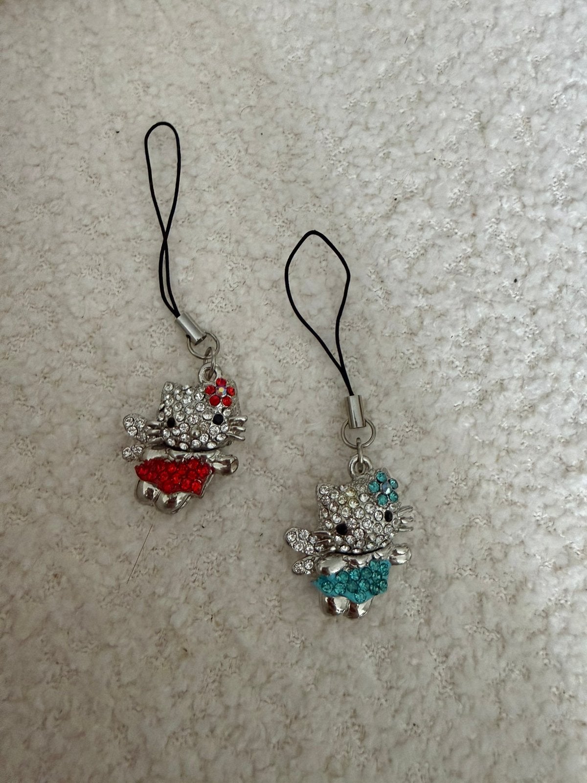 Hello Kitty mobiel/sleutelhanger met diamantjes (2 stuks), Ophalen of Verzenden, Nieuw, Merk