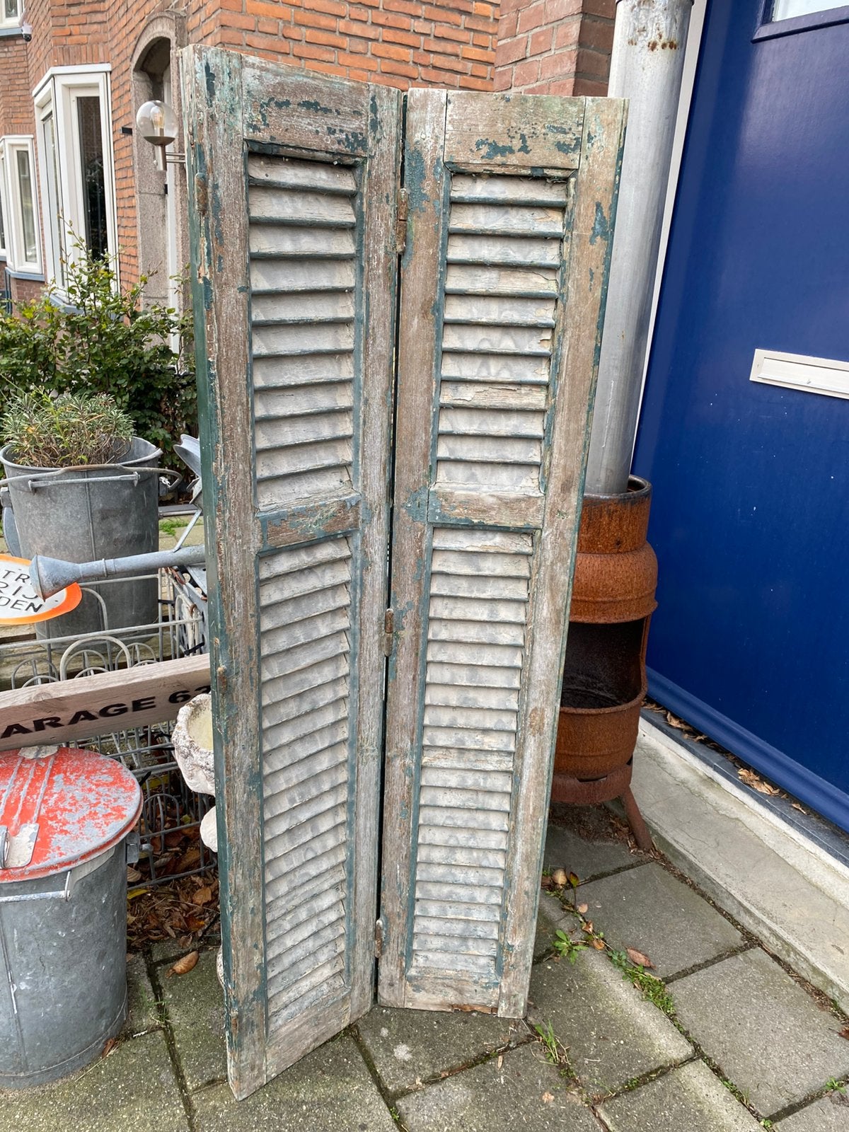 Twee houten luiken uit Frankrijk, Ophalen