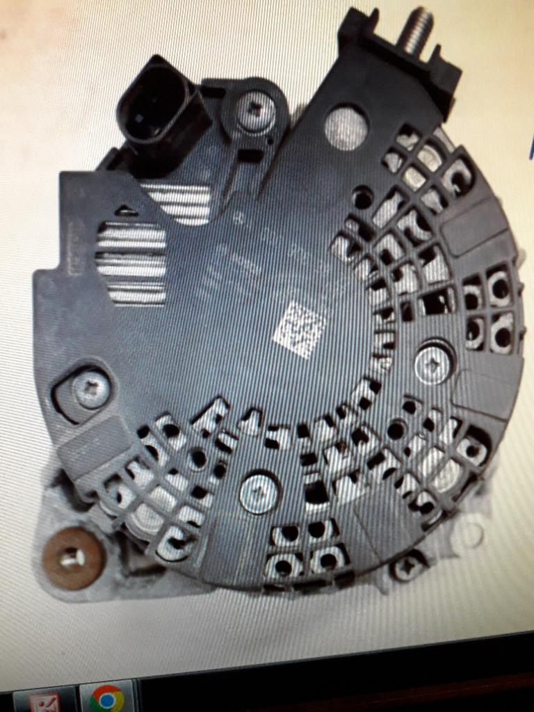 Mercedes Benz dynamo past in div.type, Ophalen of Verzenden, Gebruikt, Infiniti
