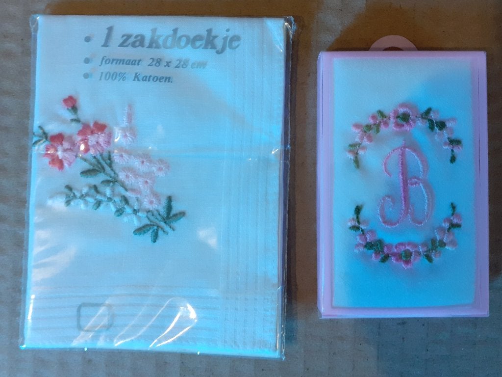 Zakdoek 2 Fijne zakdoekjes, Ophalen of Verzenden, Zo goed als nieuw