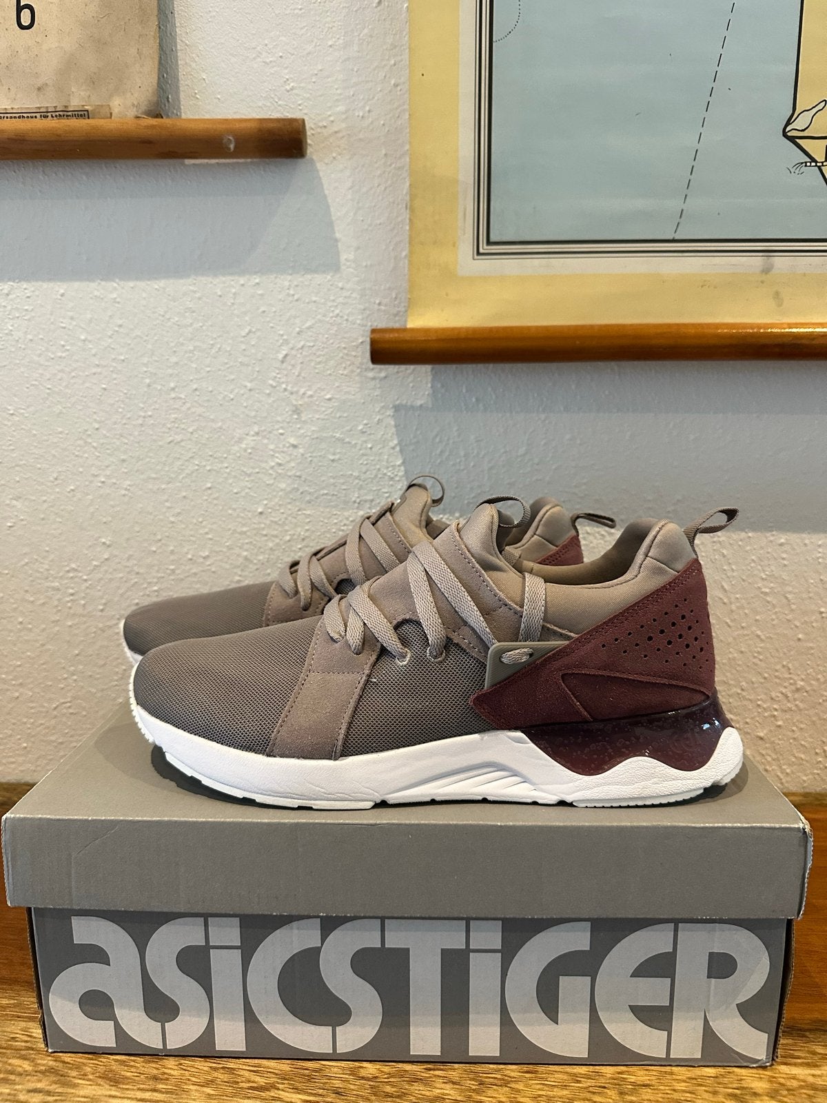 Asics Tiger Gel Lyte V Sanze Sneakers - Maat 42.5, Kleding | Heren, Ophalen of Verzenden, Nieuw, Overige kleuren, Sneakers of Gympen
