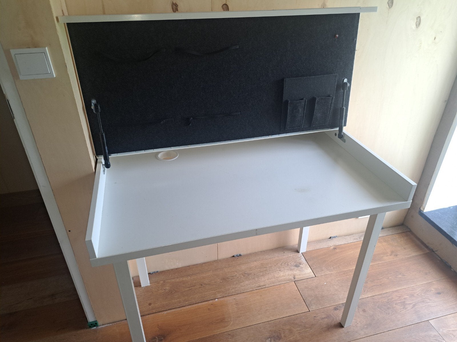 uniek minimalistisch bureau met twee werkbladen van Ikea, Computers en Software, Ophalen