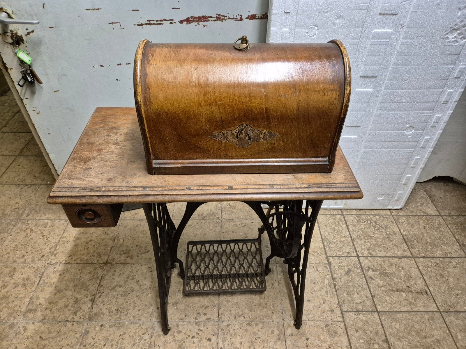 Antieke Singer Naaimachine met Houten Tafel en Lade, Ophalen