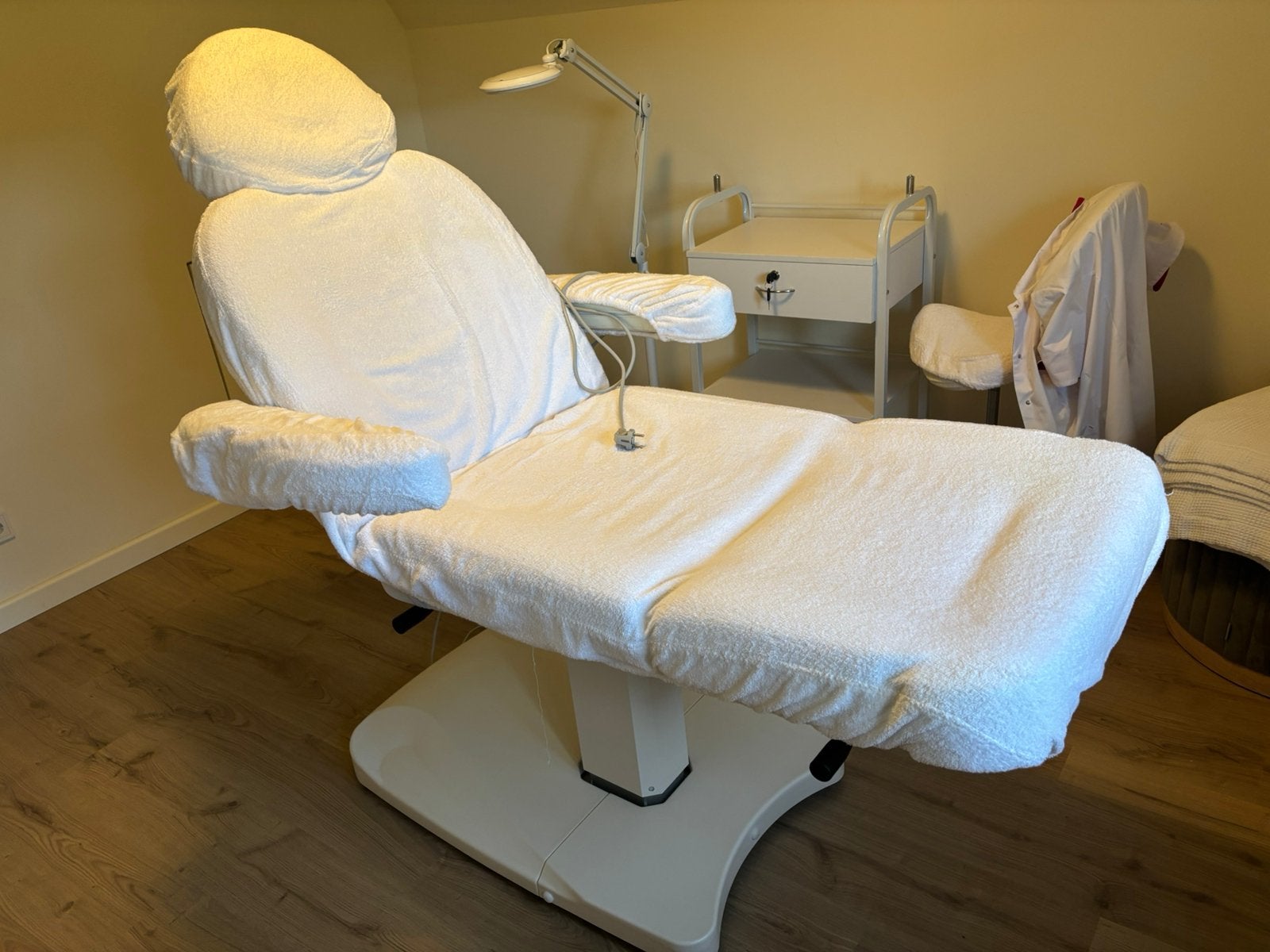 Mooie Volledige inrichting schoonheidssalon te koop, Ophalen, Nieuw, Massagetafel