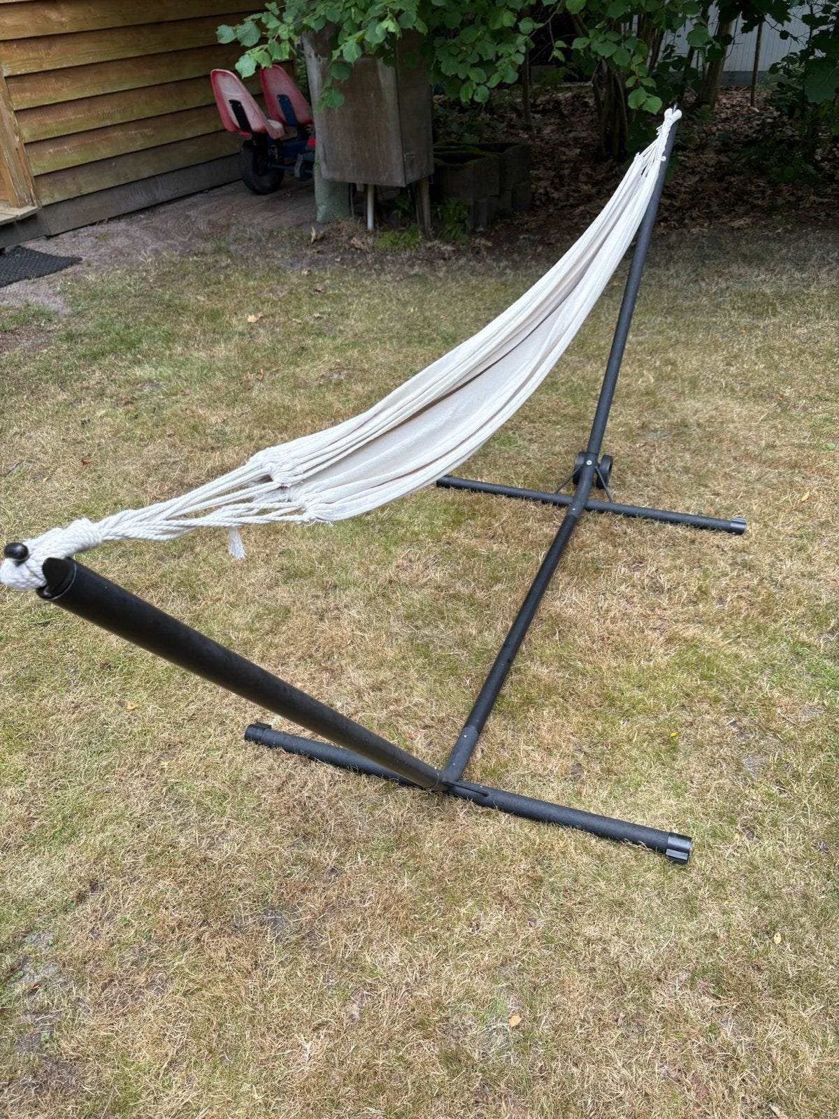 Beige hangmat met standaard - Altijd binnen opgeslagen, Ophalen, Gebruikt, Met standaard, Eenpersoons