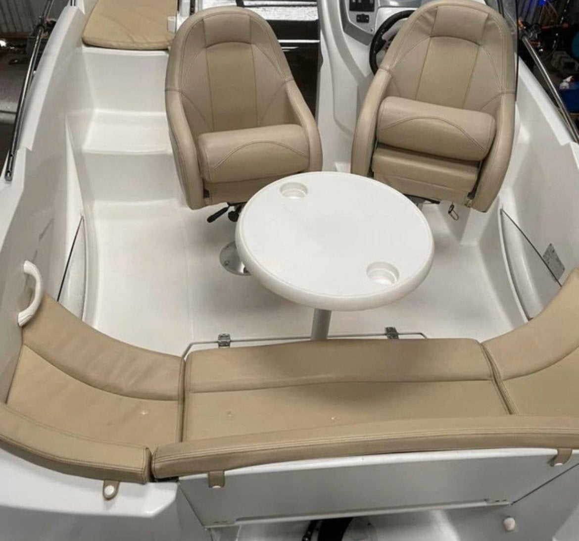 Mooie Beneteau Flyer 550 Sundeck + 90 pk Suzuki, Viertaktmotor, Zo goed als nieuw, 90 pk, Ophalen