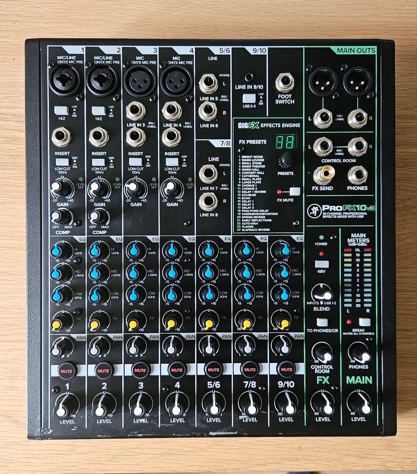 Mackie ProFX10v3 FX Mixer - Werkt perfect alleen wat krasjes, Muziek en Instrumenten, Ophalen