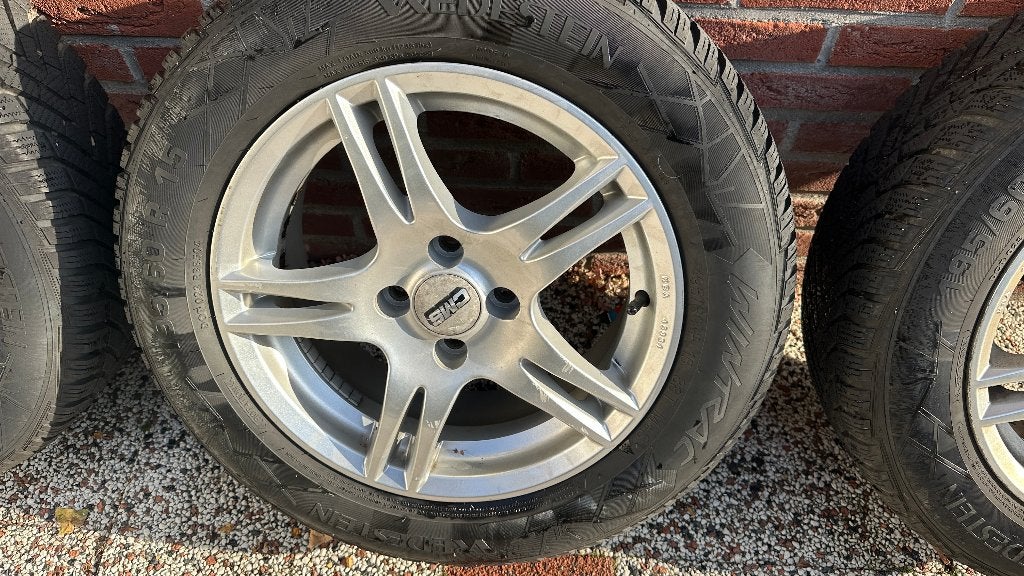 Winterbanden met lichtmetalenvelgen en bescherm/draaghoezen, Ophalen, Gebruikt, 15 inch, Banden en Velgen