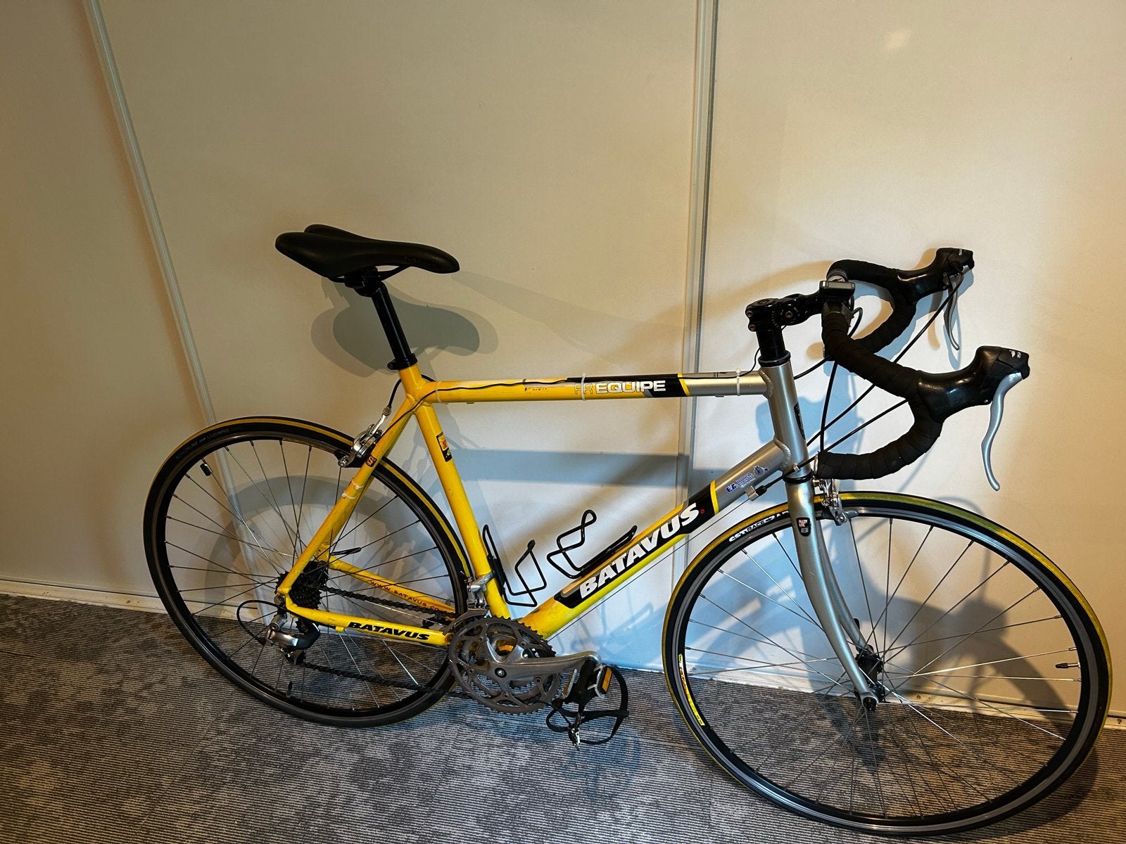 Batavus racefiets - Binnen voorband lek, Fietsen en Brommers, Fietsen | Racefietsen, Ophalen, 28 inch, Gebruikt, Batavus
