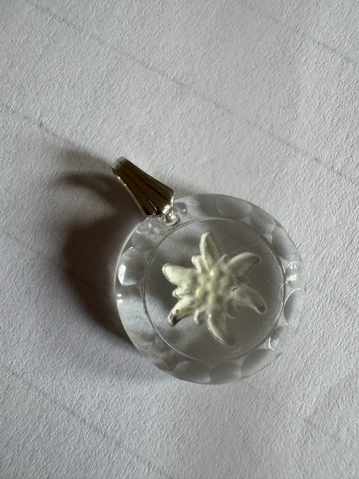 Mooie Edelweiss hanger van glas en metaal, Gebruikt, Glas of Kristal, Wit, Ophalen of Verzenden