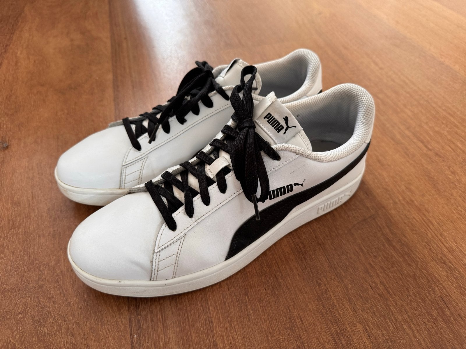 Puma Smash V2 Sneakers - Wit met Zwarte Details, Ophalen of Verzenden, Gedragen, Wit, Sneakers of Gympen