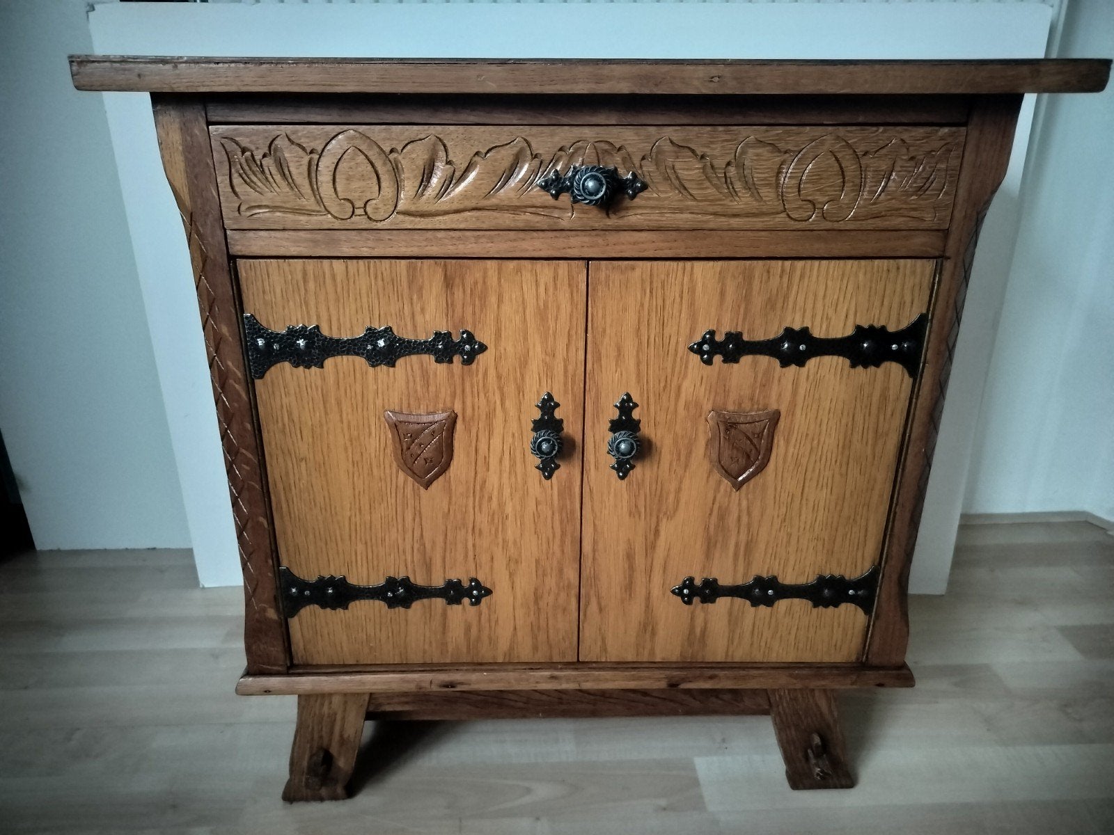 Antiek eikenhouten kastje met lade en deuren, Ophalen