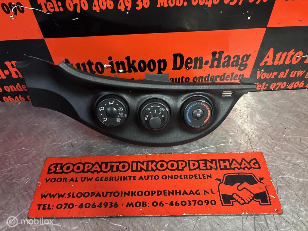 Toyota Yaris ('11-'14) Kachelpaneel | Airco | 554060D490 |, Gebruikt, Toyota, Ophalen of Verzenden, Toyota