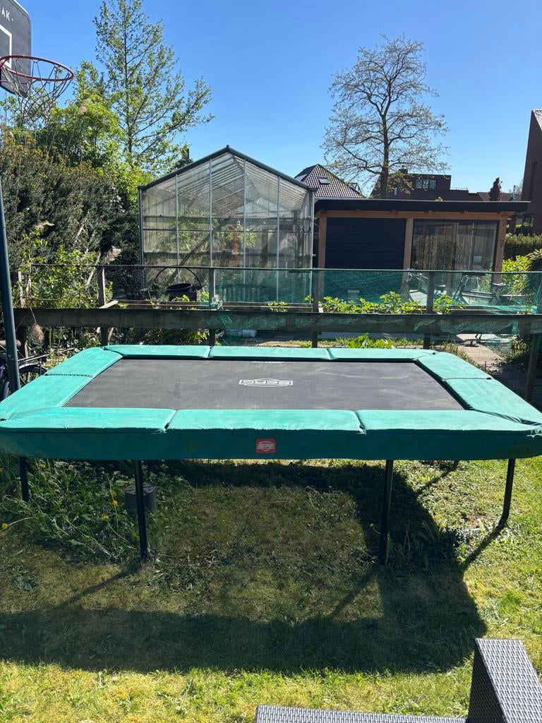 Berg trampoline 220x330 - Zo goed als nieuw, Ophalen of Verzenden, Zo goed als nieuw