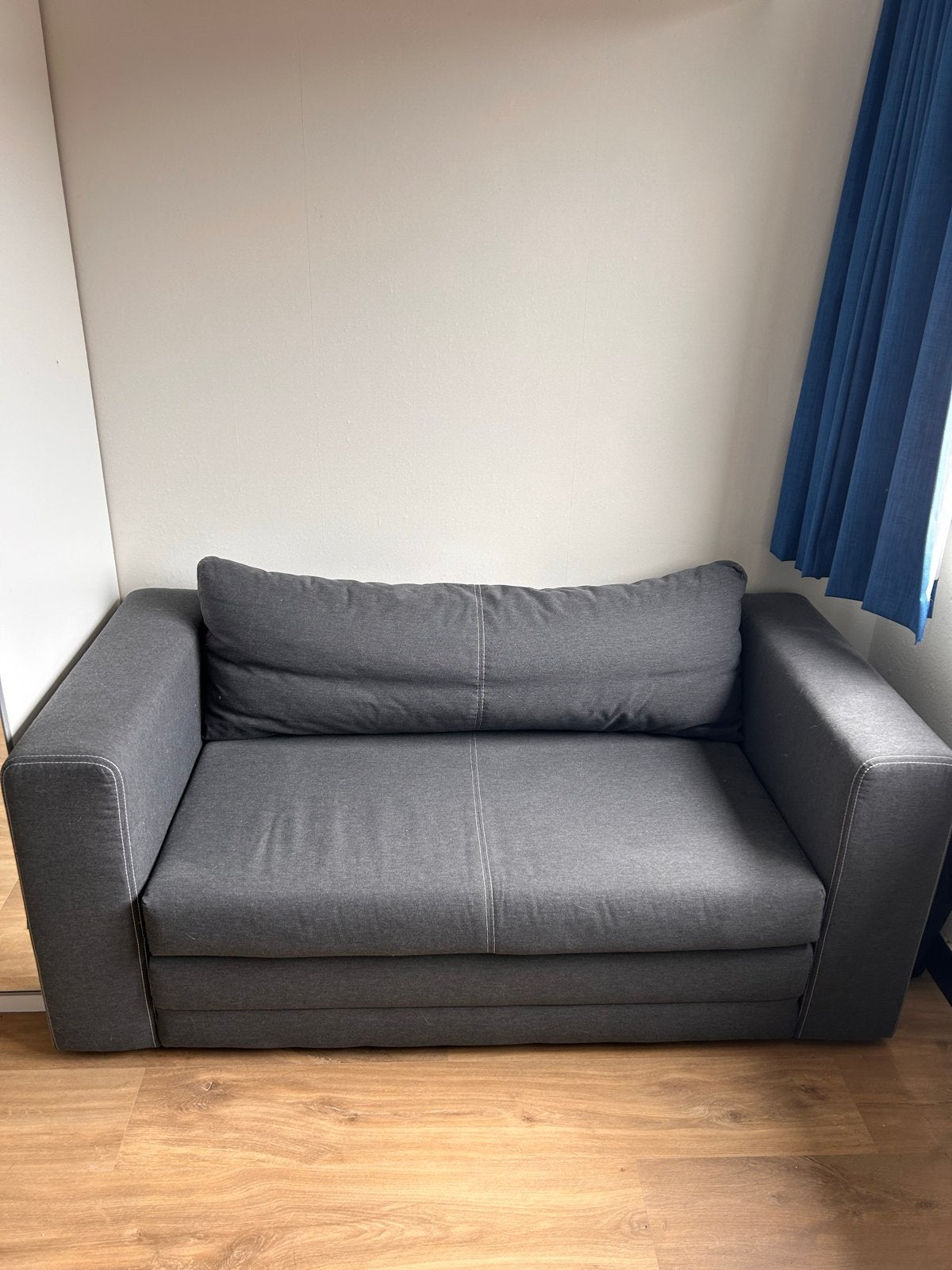 Slaapbank Askeby - Compact en Comfortabel, Ophalen, Gebruikt, Twijfelaar, Grijs