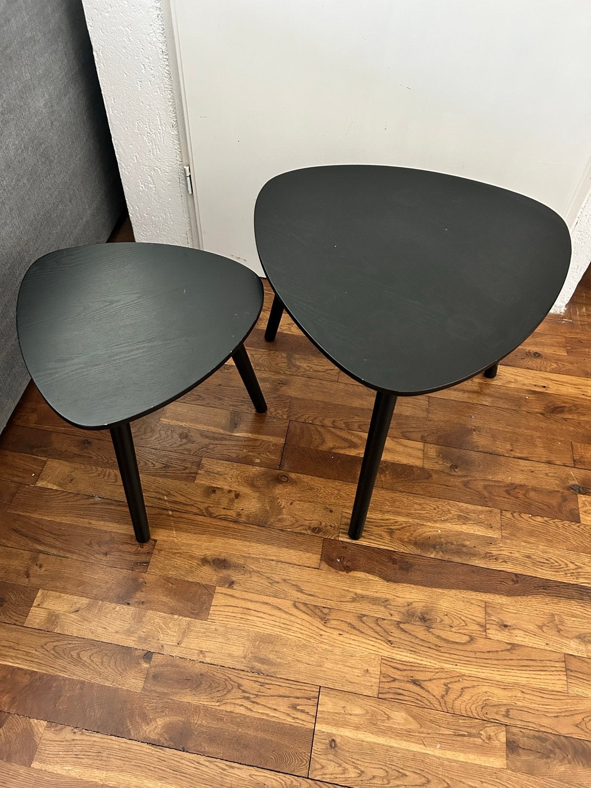 Set van 2 zwarte bijzettafels - Modern design, 55 tot 75 cm, Zo goed als nieuw, Overige vormen, Hout