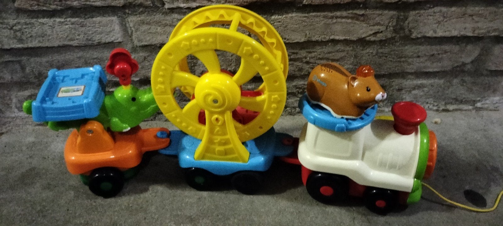 Vrolijke trek trein met dieren en draaiend rad, Ophalen of Verzenden, Gebruikt, Overige typen, Met wieltjes