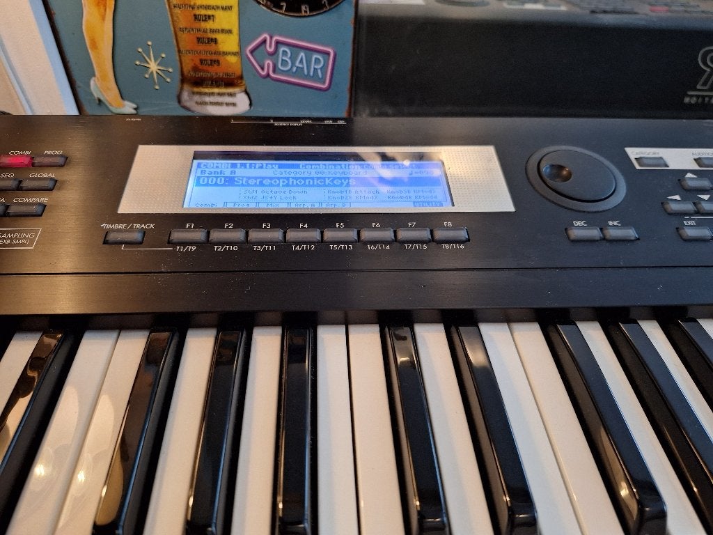 korg TR,76 toetsen,met sustain pendaal,299,00,vasteprijs., Ophalen, Zo goed als nieuw, 76 toetsen, Korg