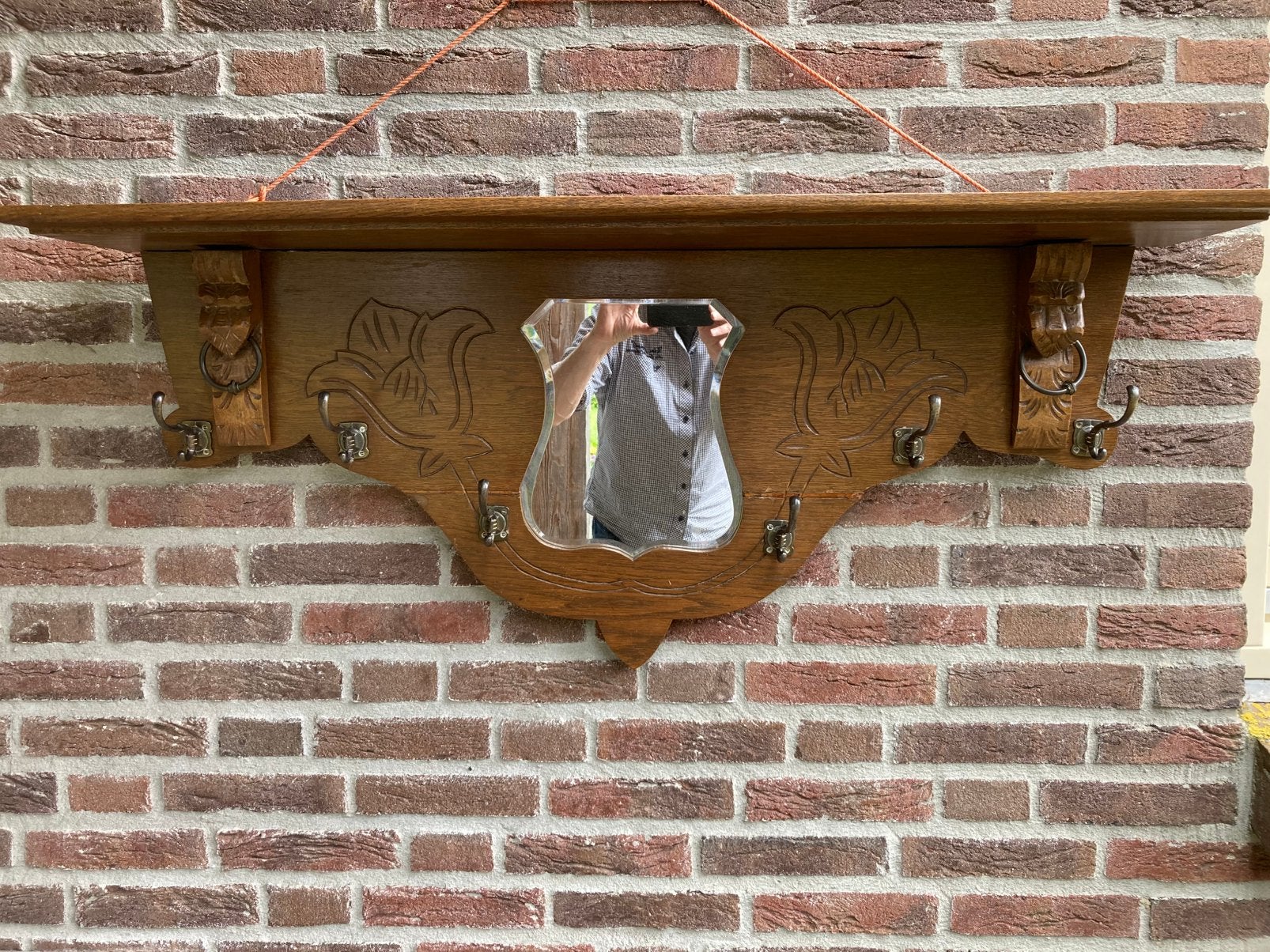 Antieke kapstok met spiegel en sierelementen., Antiek en Kunst, Curiosa en Brocante, Ophalen of Verzenden