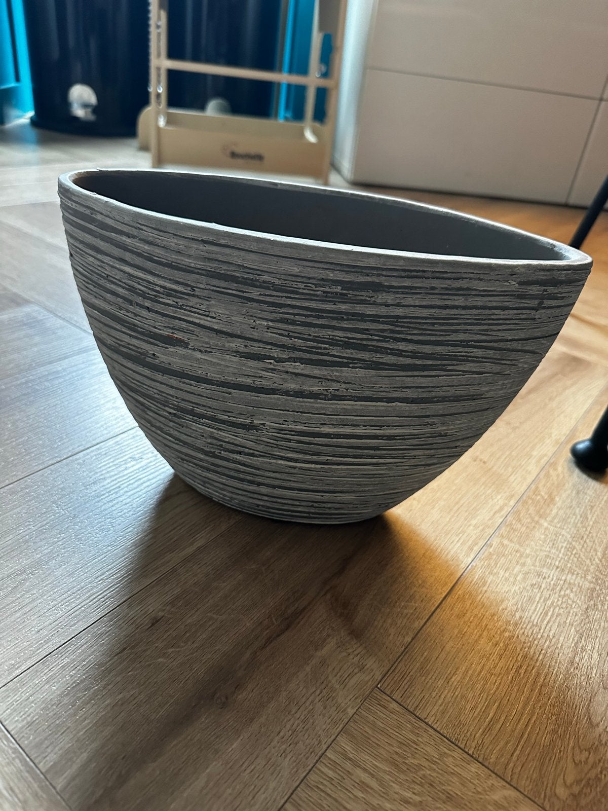 Grijze ovale bloempot - Zo goed als nieuw, Ophalen, Steen, Minder dan 30 cm, Zo goed als nieuw