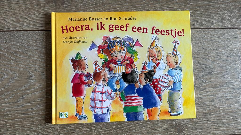 Hoera ik geef een feestje, Ophalen of Verzenden, Gelezen, Marianne Busser; Ron Schröder, Prentenboek
