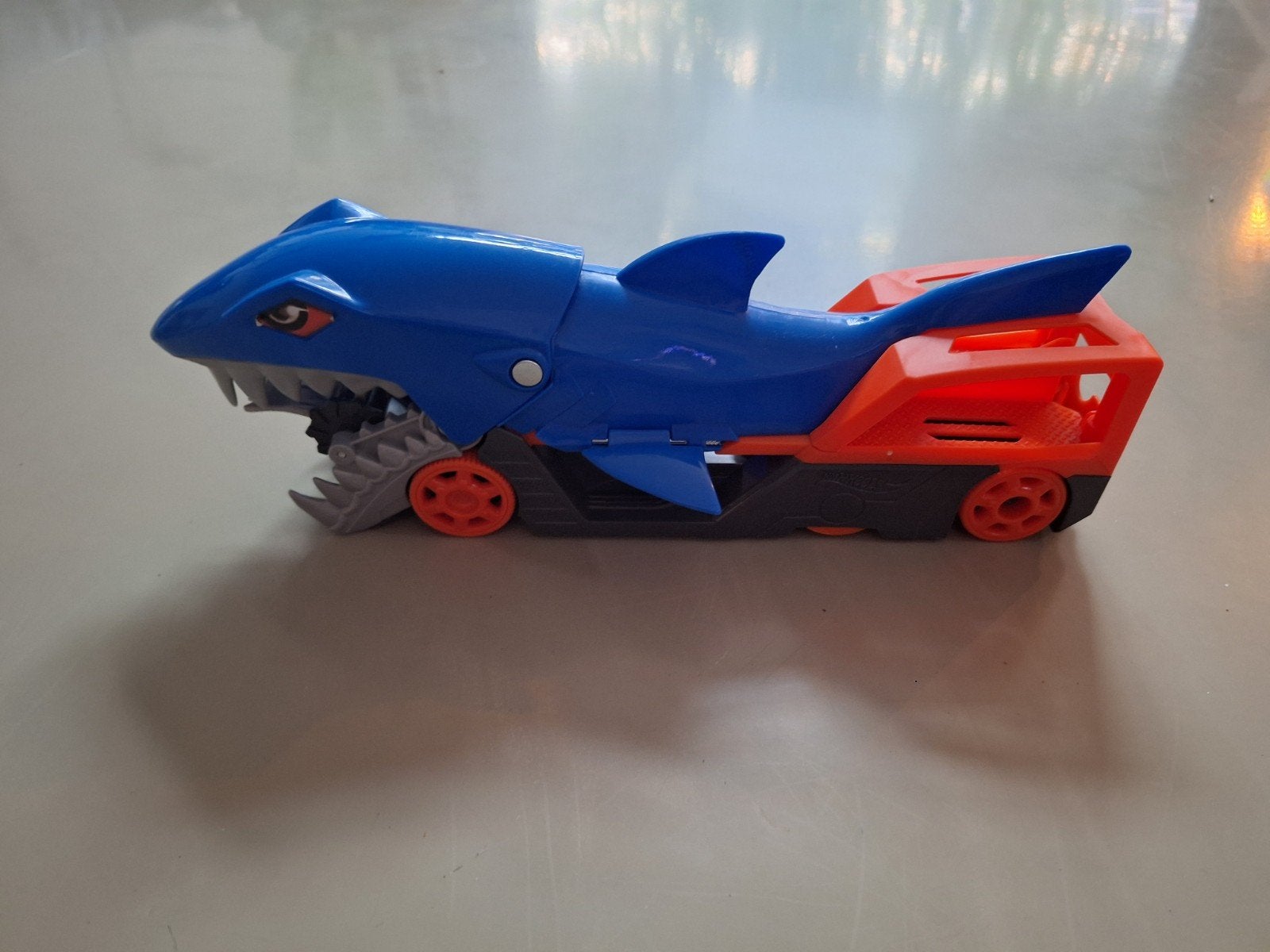 hotwheels shark chomp transporter 8, Ophalen of Verzenden