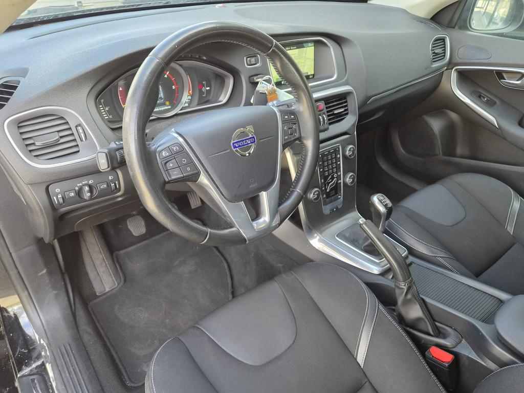 Volvo V40 2.0 D2 Momentum Business | Navi | Trekhaak |, Voorwielaandrijving, Stof, Gebruikt, 4 cilinders