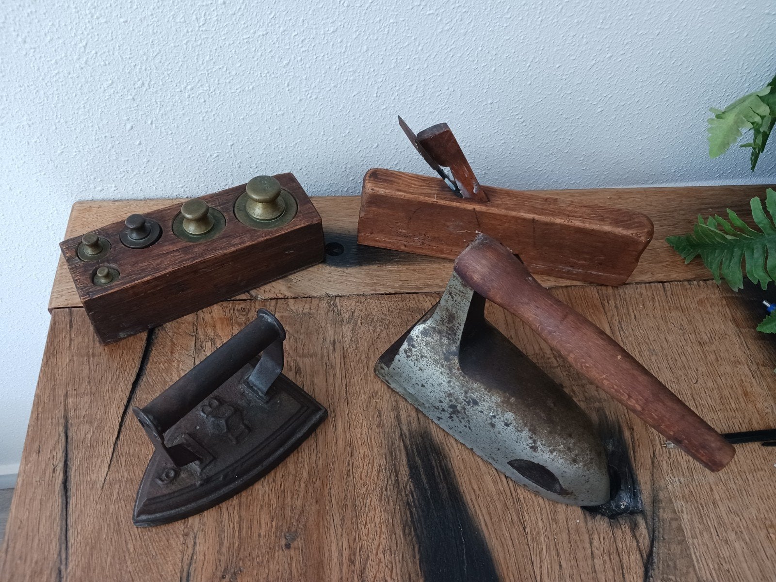 2 antieke strijkijzers en schaaf, Ophalen of Verzenden