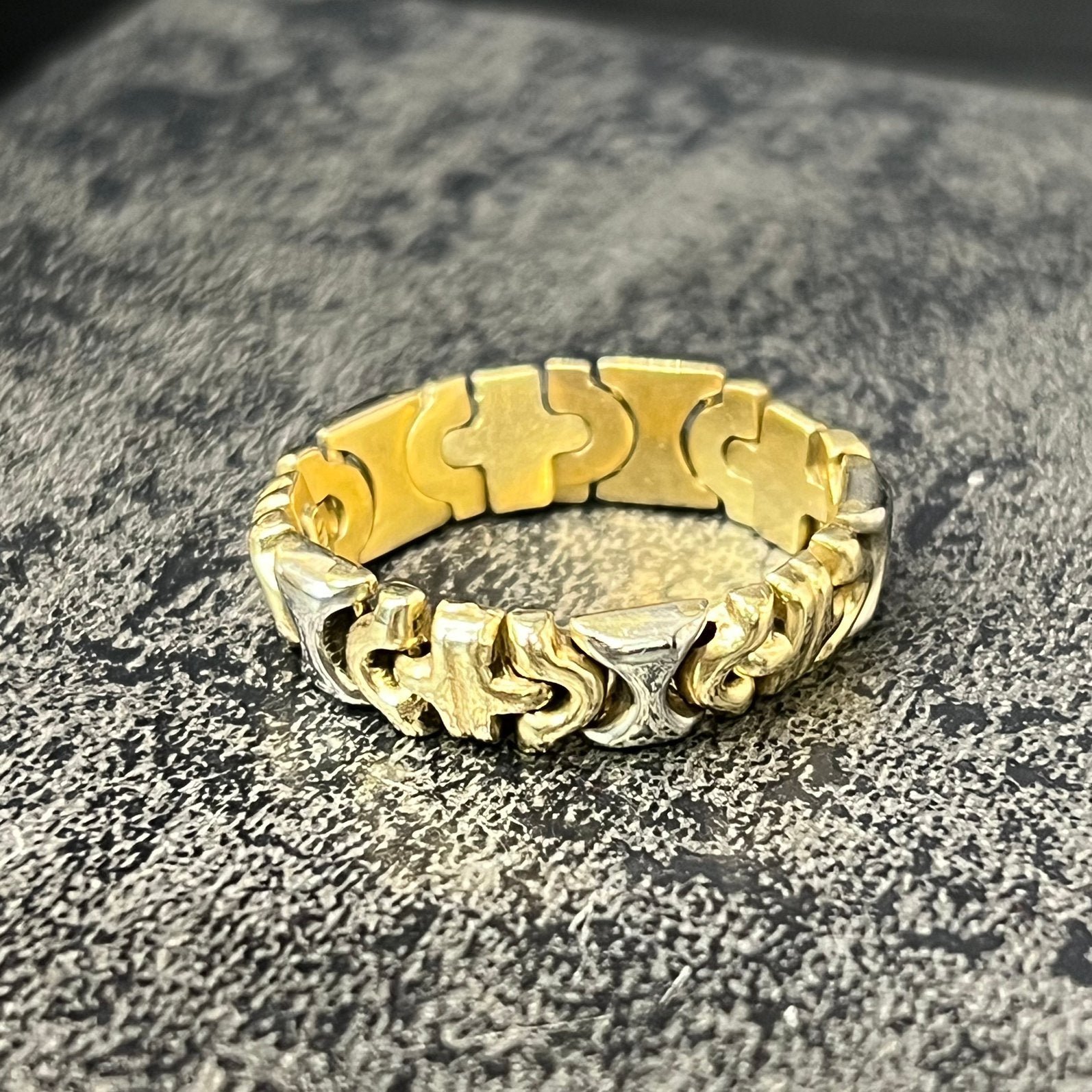 14 karaat gouden ring prachtig bvlgari model, Ophalen of Verzenden, Zo goed als nieuw, Goud, Dame