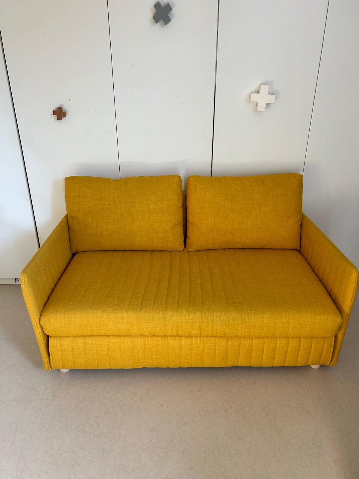 IKEA FRIHULT Slaapbank Skiftebo geel, Huis en Inrichting, Slaapkamer | Slaapbanken, Ophalen, Gebruikt, Overige kleuren, Tweepersoons