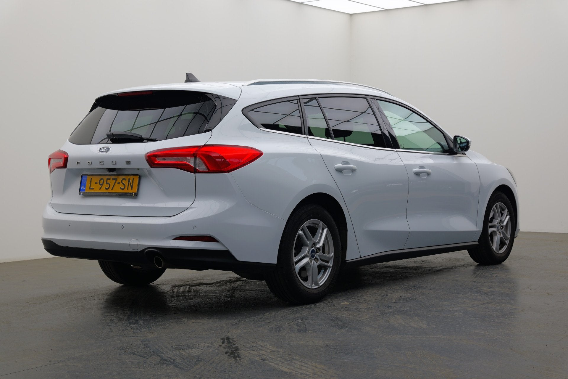 Ford FOCUS Wagon 1.0 EcoBoost Trend Edition Business | Achte, Gebruikt, Euro 6, Met garantie (alle), Wit